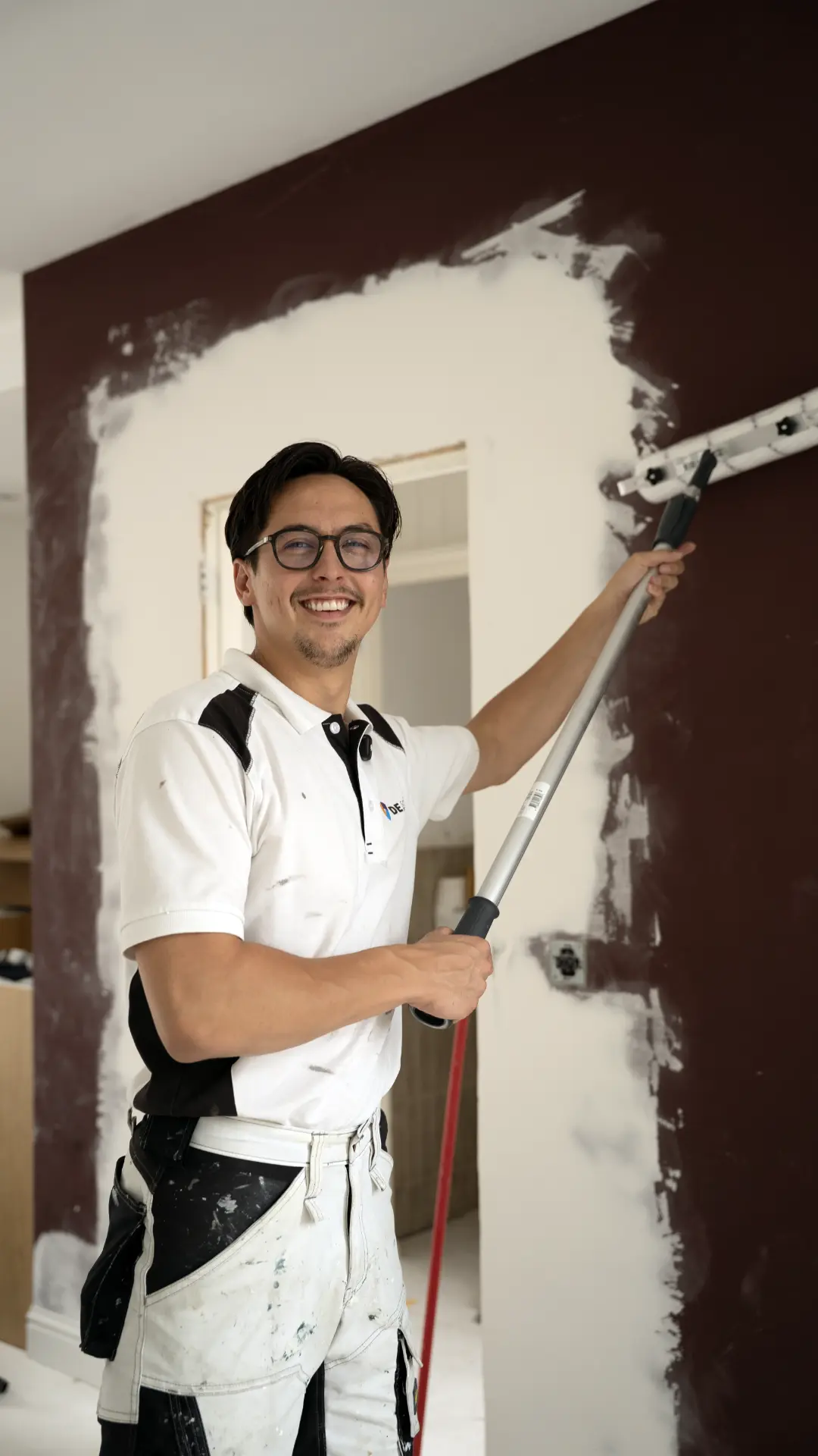 Schilder van De Schilder Sterk in Verf aan het werk